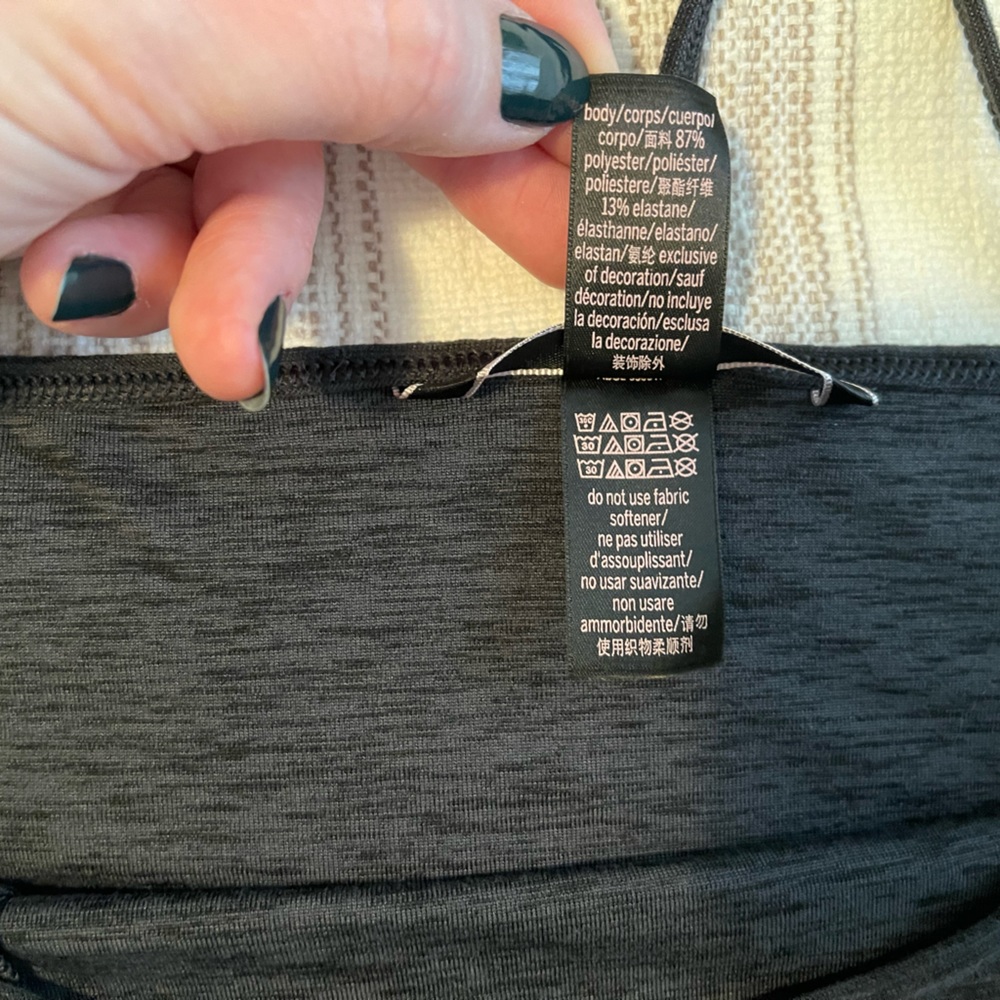 EUC Victoria’s Secret Cropped Athletic Top Size M - Picture 6 of 9